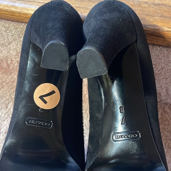 Coach Black Suede Heels 7 B - Picture 8 of 8